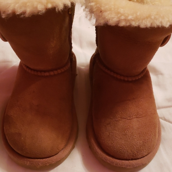 Toddler girl brown Uggs - Picture 2 of 7